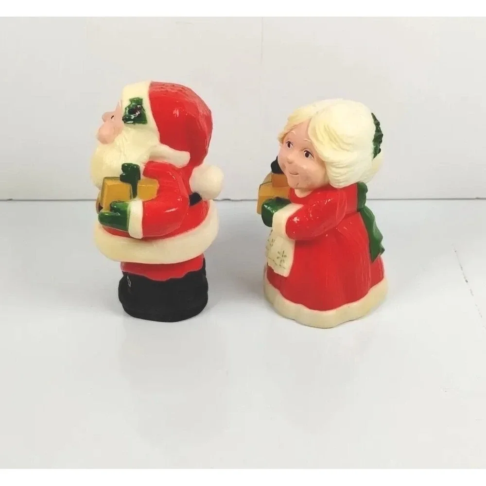 Vintage Hallmark Christmas Santa Mrs Claus Salt Pepper‎ Shakers Hallmark Cards